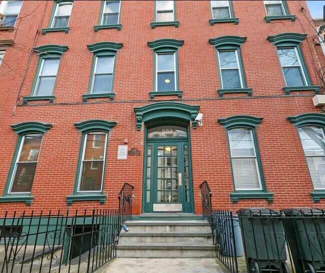 Building Photo - 807 Garden St