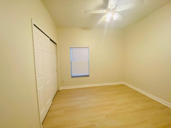 Building Photo - Your Dream Home Awaits! 5 bedroom 3 bath Single Family HOME!!