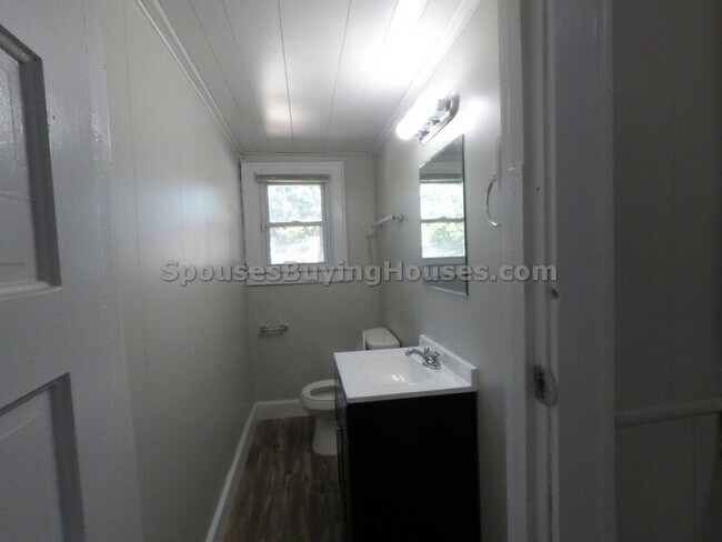 Building Photo - 810 Fairfield Ave