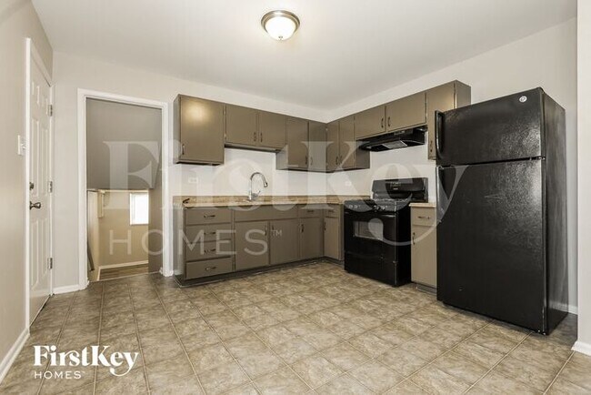 Building Photo - 124 S Chestnut Ln