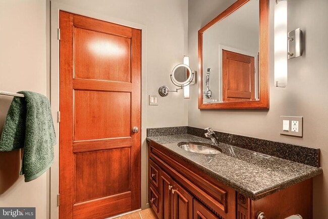 Building Photo - 1301 Hull St