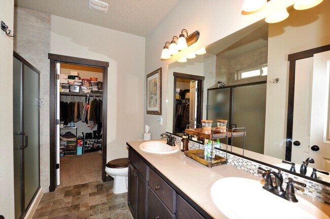 Building Photo - Luxury 3 bed 2 bath Rancher: Miller's Landing