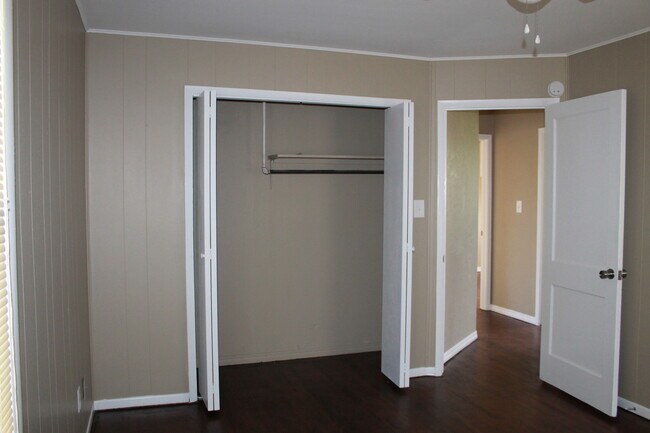 Building Photo - 3 Beds - Tinker Close