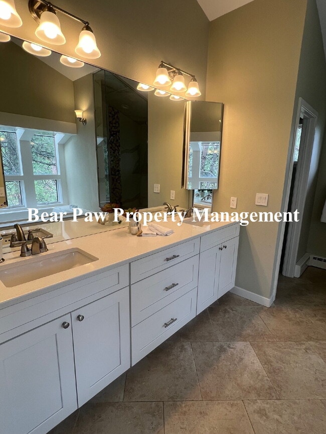 Building Photo - Beautiful Home in Genesee!