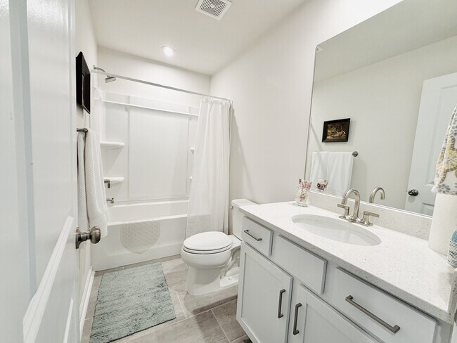 Building Photo - 667 Honeydew Dr