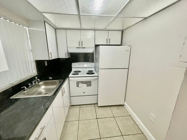 Building Photo - 2b1b Apartment -Now Available- Located in San Souci/ North Miami *Great Location*