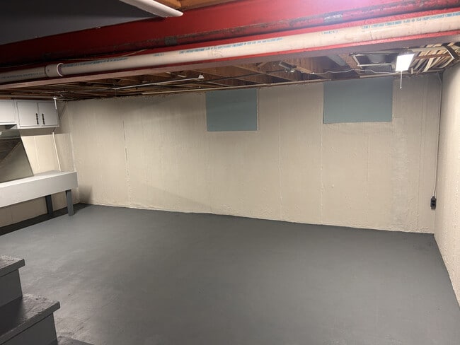 Building Photo - 208 Dee Rd