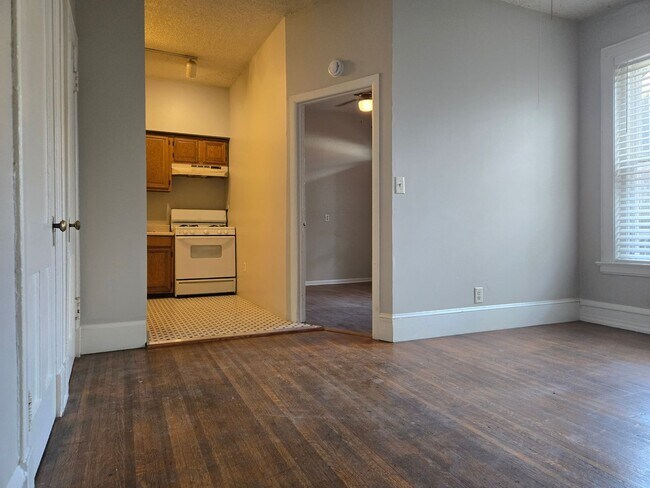 Building Photo - 1 Bed 1 Bath Apartment Cap Hill