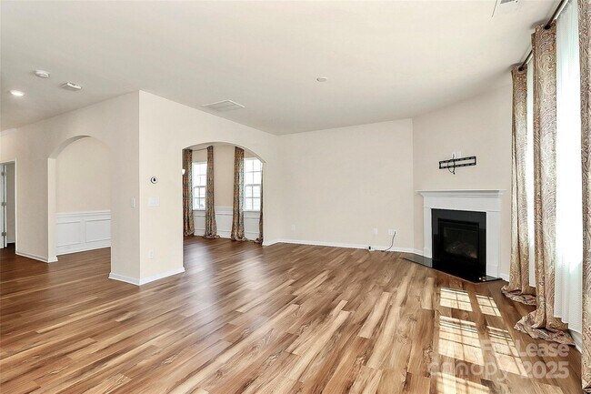 Building Photo - 16027 Harbor Hill Dr