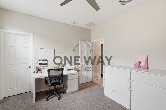 Building Photo - 392 S 194th Ln