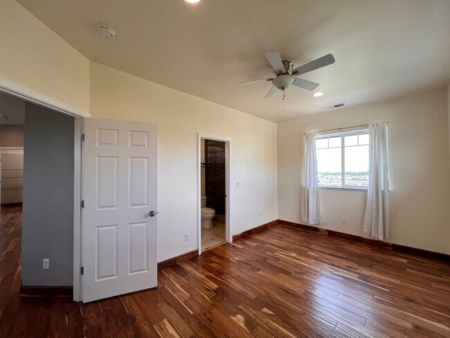 Building Photo - Large Beautiful Home off Toll Rd, South Reno