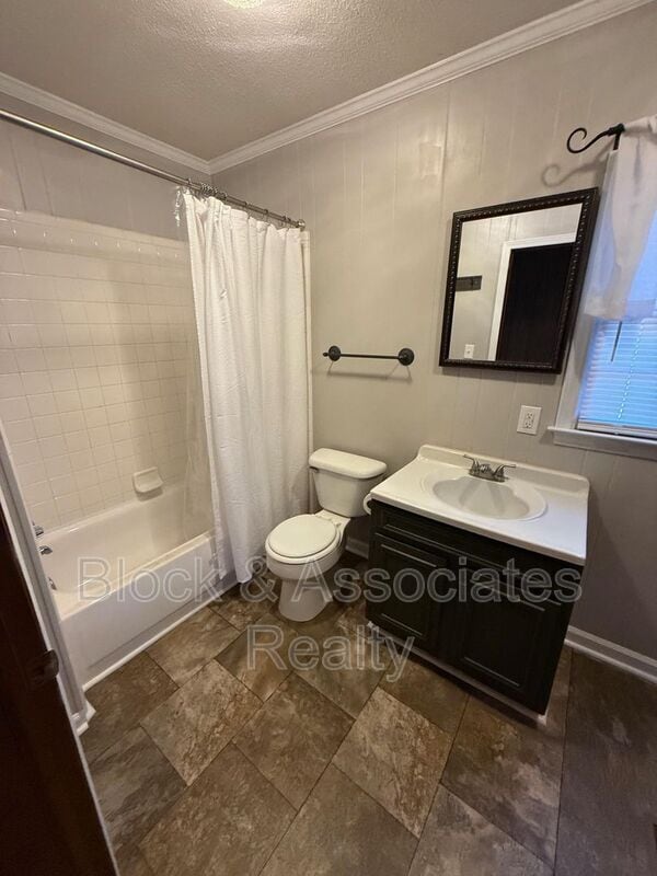 Building Photo - 524 W Wainman Ave