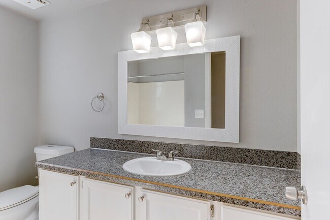 Building Photo - Desirable South East Boise Home for Rent -...