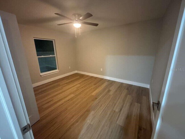 Building Photo - 1884 W Quaker Ln