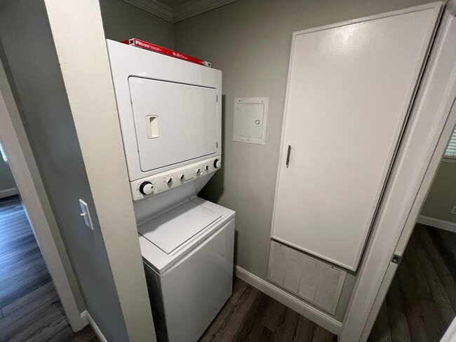 Building Photo - 104 Secrest Ave