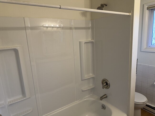 Building Photo - 3525 River Rd