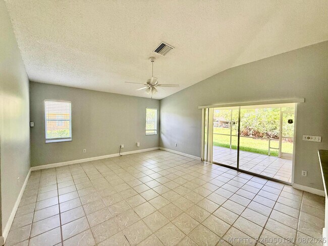 Building Photo - 5707 Silver Oak Dr