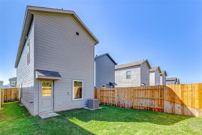 Building Photo - 21555 Carosella Dr