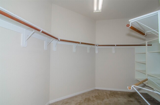 Building Photo - 18314 Fairwood Meadow Ct