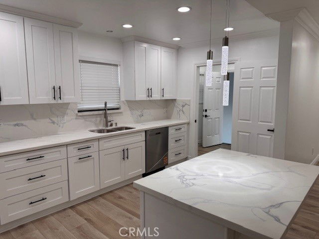 Building Photo - 9947 Norwich Ave