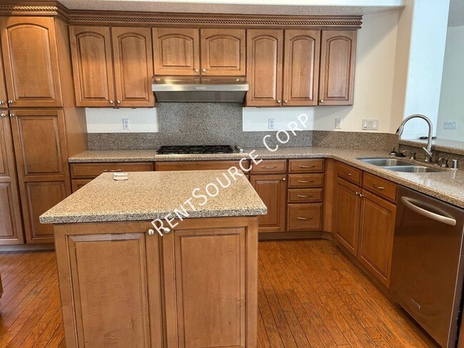Building Photo - 3210 Lantana Ct