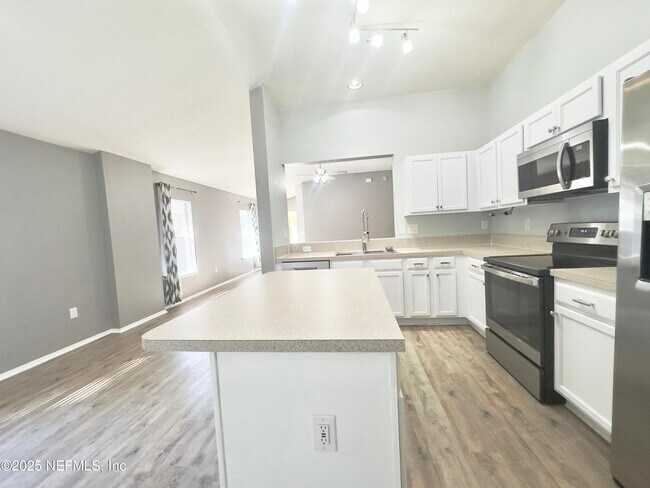 Building Photo - 204 Candlebark Dr