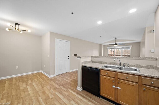 Building Photo - 3712 Cotswold Ave