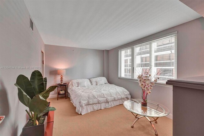 Building Photo - 9499 Collins Ave