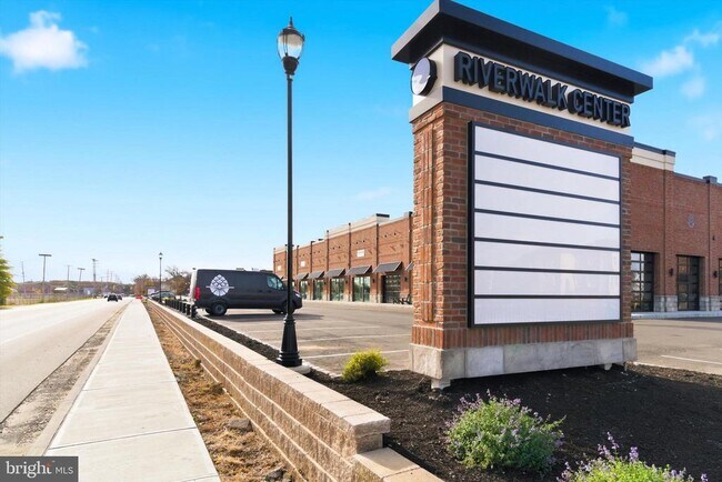 Building Photo - 4 Barton Ave