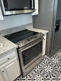 Building Photo - Beautifully Remodeled St. Helena Townhome with Pool Access & 2-Car Garage