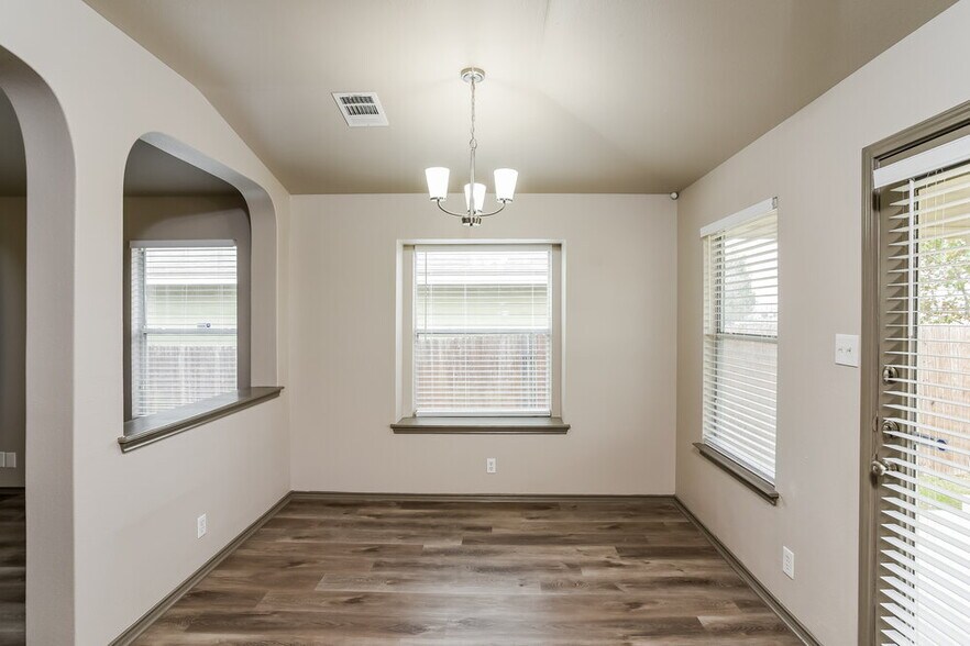 Building Photo - 316 Hummingbird Dr