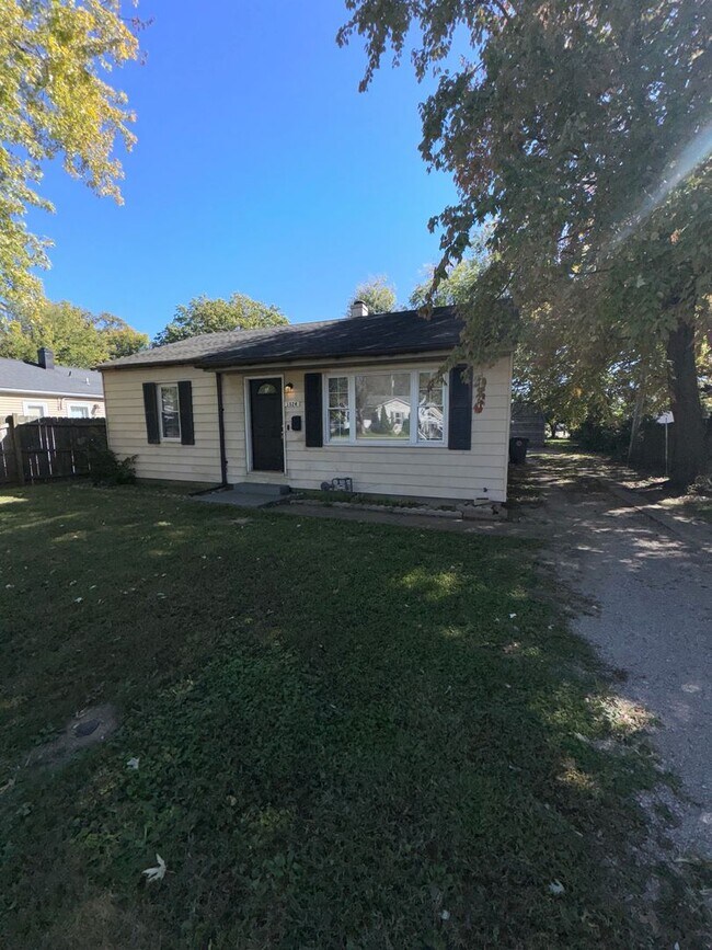 Primary Photo - 1524 South St.James Blvd. Evansville, Indi...