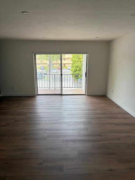 Building Photo - 10397 N Kendall Dr