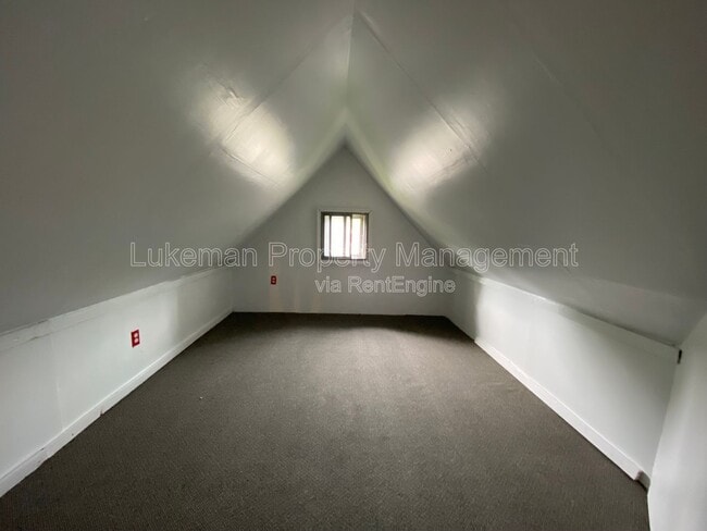 Building Photo - 1020 W Kalamazoo Ave