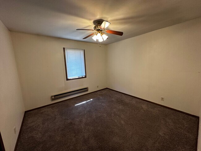 Building Photo - 5165 Cheney Dr