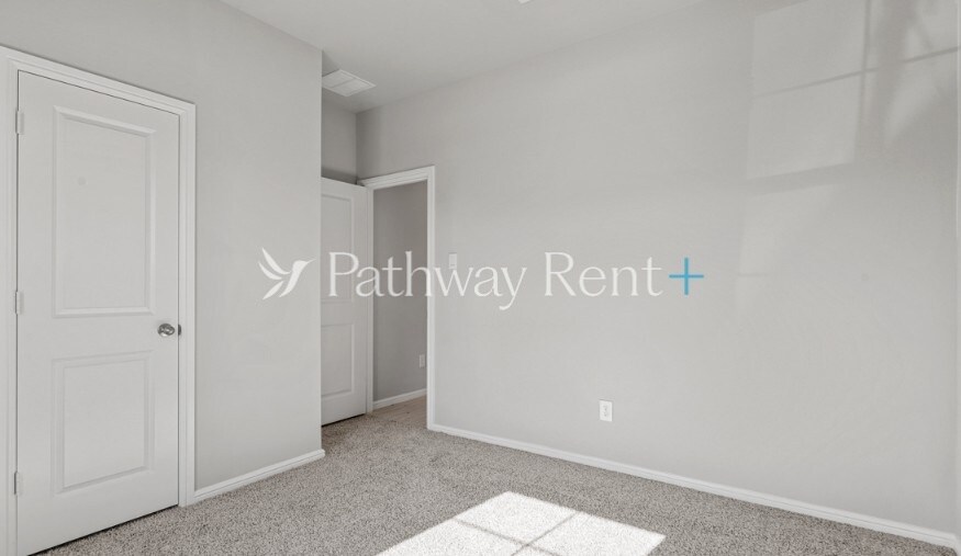 Building Photo - 908 Birch Dr