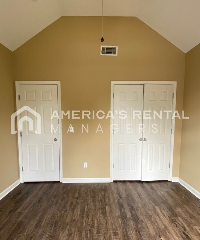 Building Photo - 525 Fox Run Cir