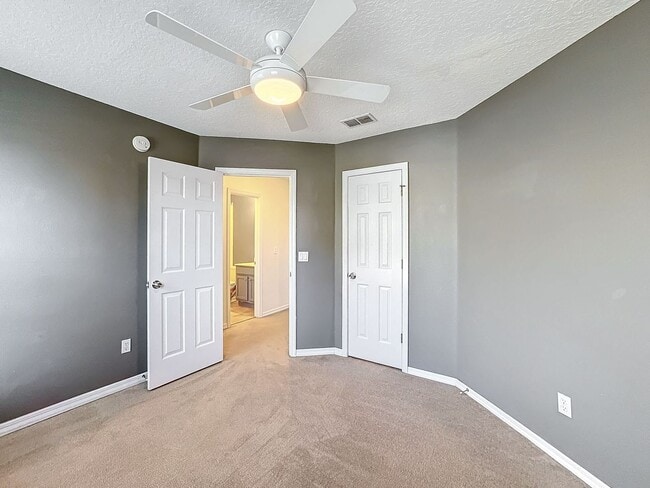Building Photo - Stunning 5-Bedroom Home in North Village o...