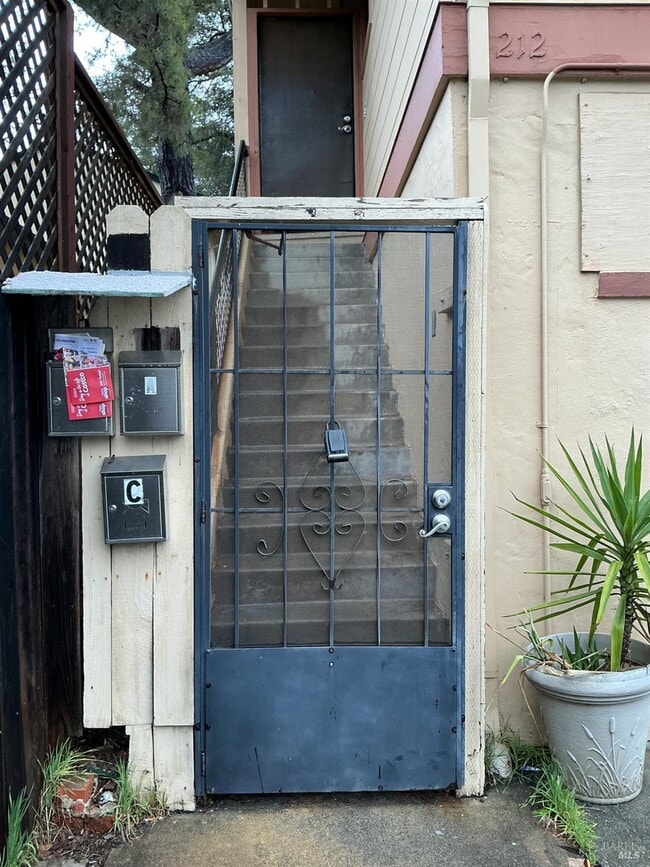 Building Photo - 212 S E St