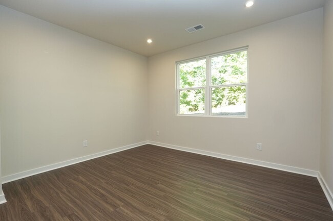 Building Photo - Coming Soon! 3 BR/3BA | New Toll Brothers Townhome | 1-Car Garage Parking | In Charlotte!