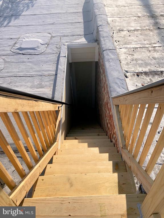 Building Photo - 632 S Decker Ave