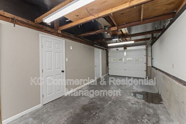 Building Photo - 7809 NE San Rafael Dr
