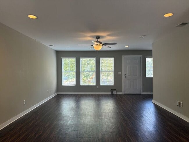 Building Photo - FOR RENT - Beautiful Modern Townhouse in Madison