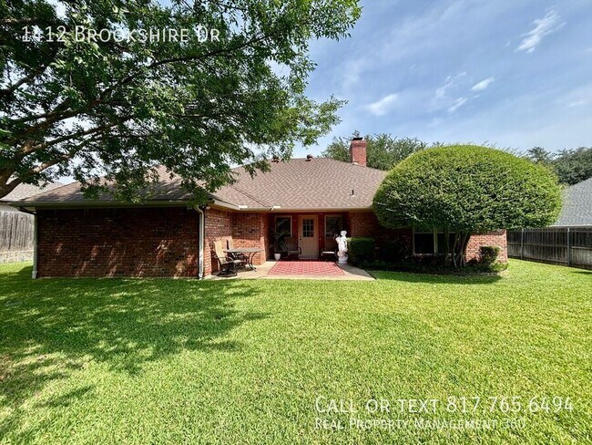 Building Photo - 1412 Brookshire Dr