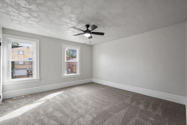 Building Photo - Charming 2 bedroom home in Beechview available May 1!