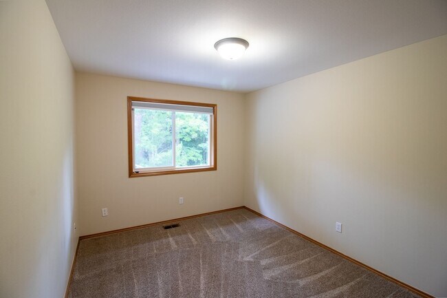 Building Photo - 4bd/2.5ba Redmond Home