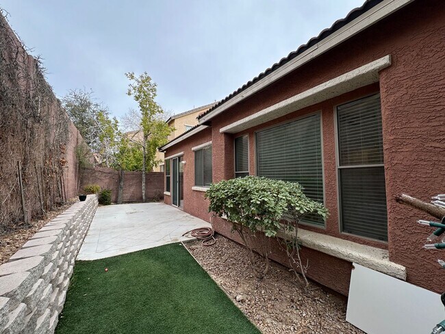 Building Photo - MADISON PLACE AT SUMMERLIN