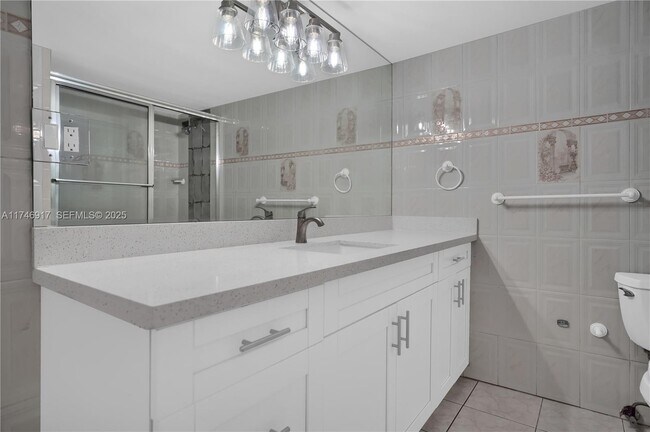 Building Photo - 5401 Collins Ave