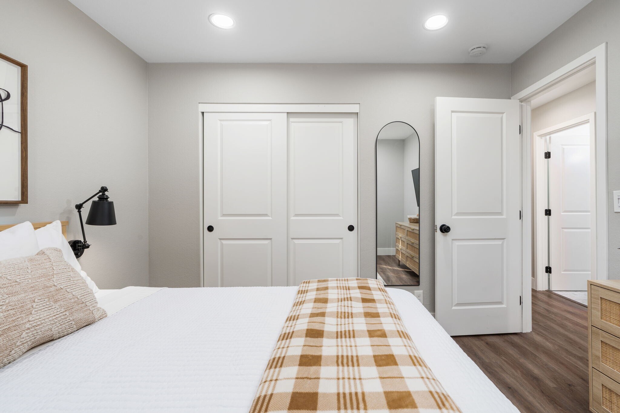 Building Photo - 9178 N Woodlawn Dr