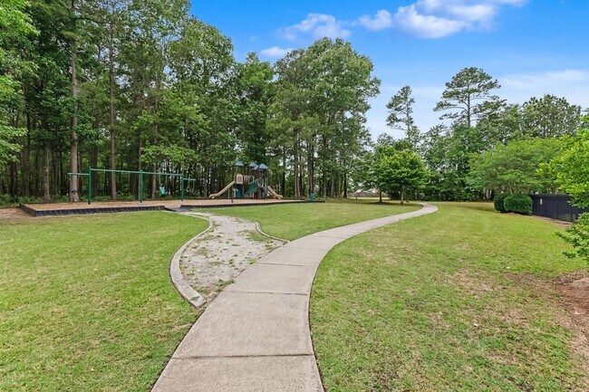 Building Photo - 247 Clayburne Dr